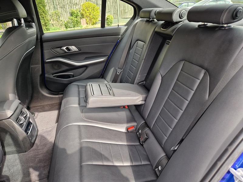 BMW 3 Series 330e M Sport - U11627