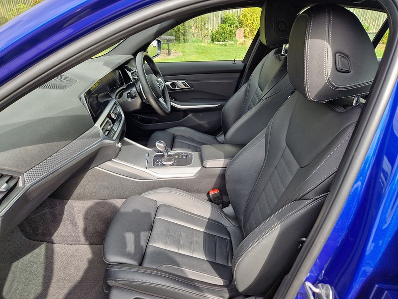 BMW 3 Series 330e M Sport - U11627