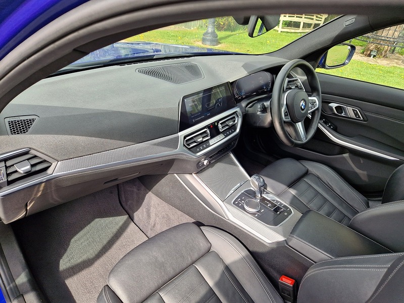 BMW 3 Series 330e M Sport - U11627