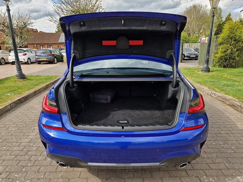 BMW 3 Series 330e M Sport - U11627