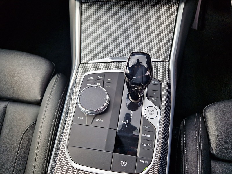 BMW 3 Series 330e M Sport - U11627