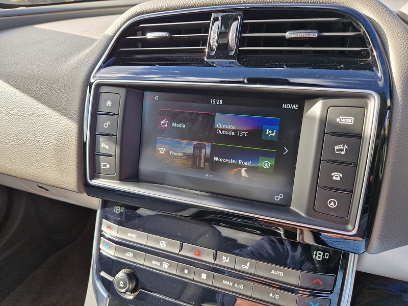 Jaguar XE GTDi Prestige - U11647