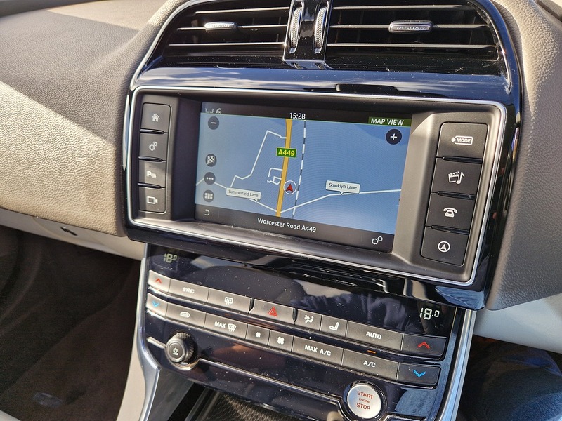 Jaguar XE GTDi Prestige - U11647