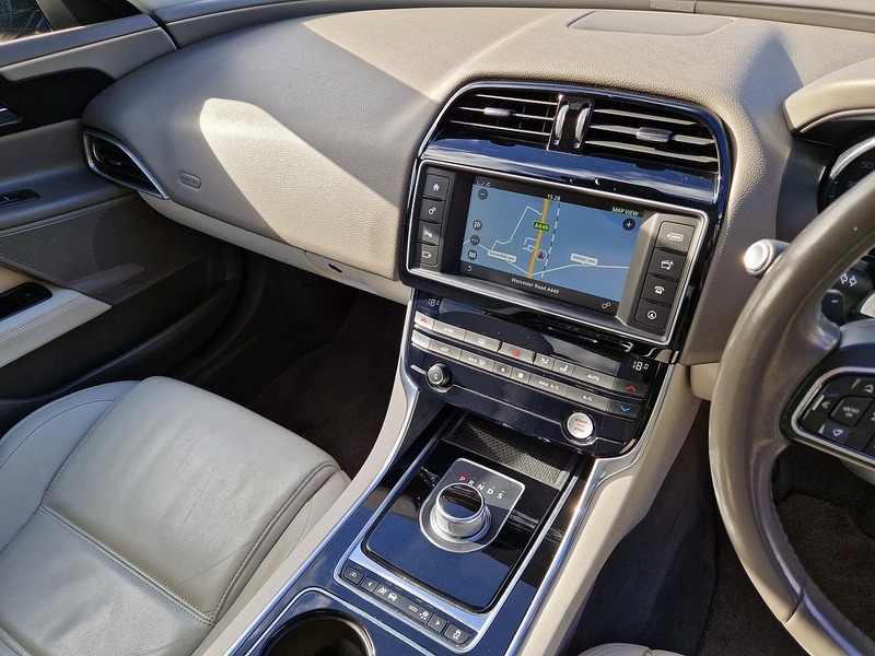 Jaguar XE GTDi Prestige - U11647