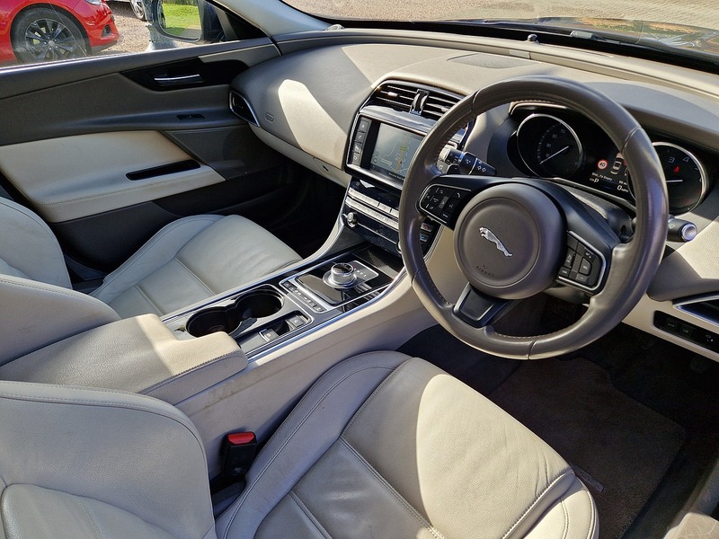 Jaguar XE GTDi Prestige - U11647