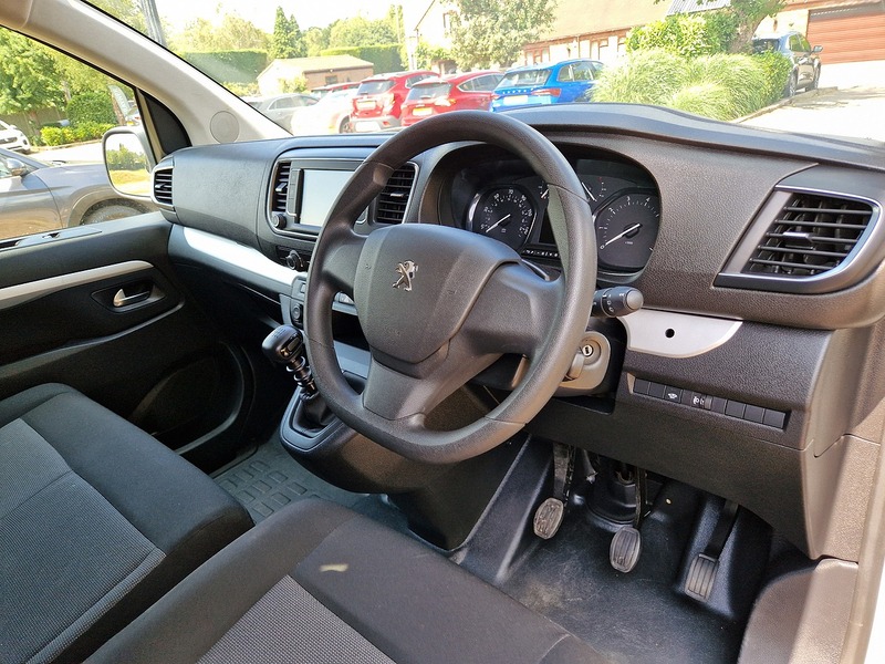 Peugeot Traveller BlueHDi Business - U11682