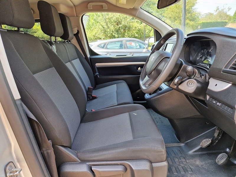 Peugeot Traveller BlueHDi Business - U11682