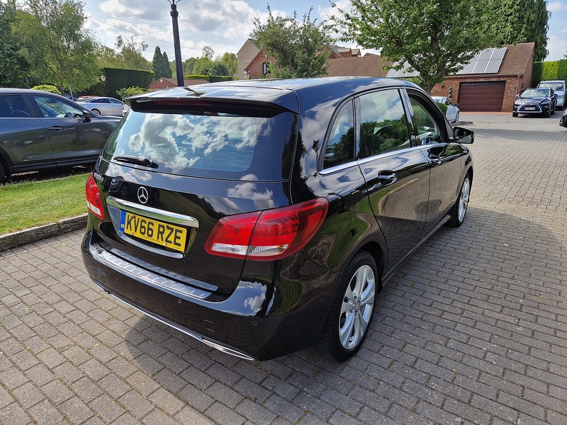 Mercedes-Benz B Class B200d Sport - U11693