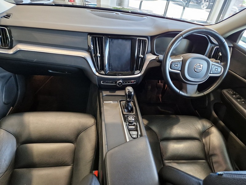 Volvo V60 D3 Momentum Plus - U11709