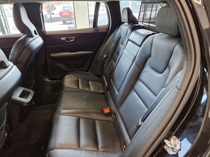 Volvo V60 D3 Momentum Plus - U11709