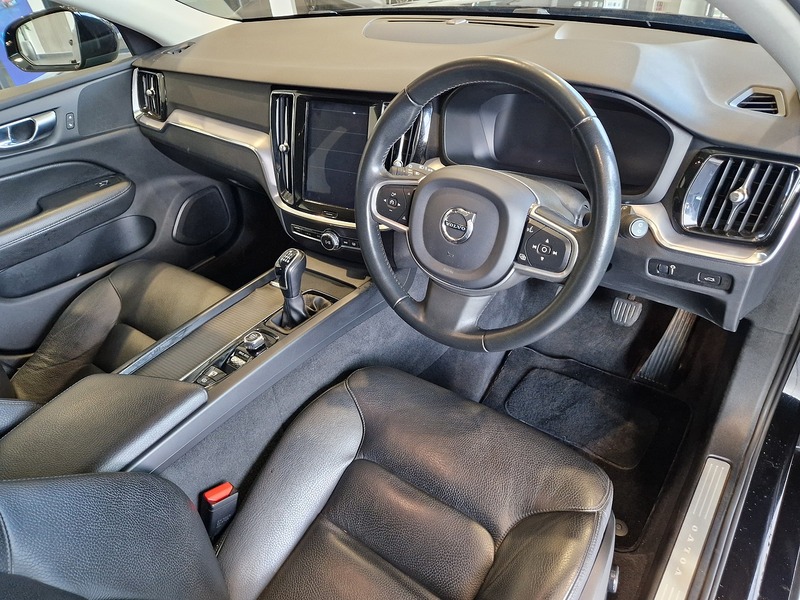 Volvo V60 D3 Momentum Plus - U11709