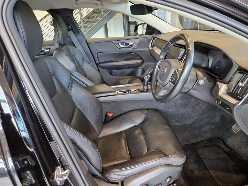 Volvo V60 D3 Momentum Plus - U11709