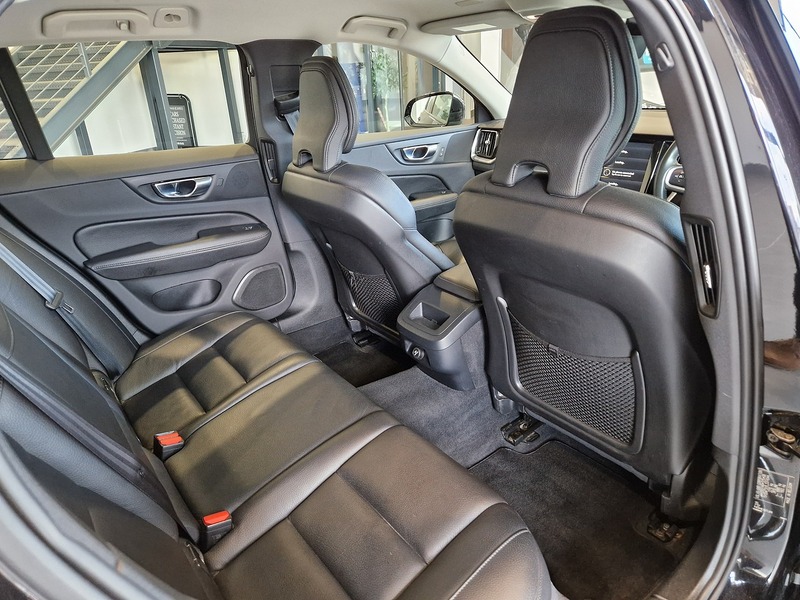 Volvo V60 D3 Momentum Plus - U11709
