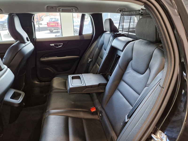 Volvo V60 D3 Momentum Plus - U11709