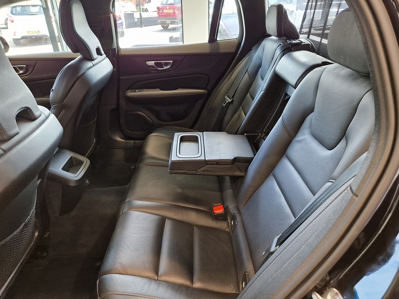 Volvo V60 D3 Momentum Plus - U11709