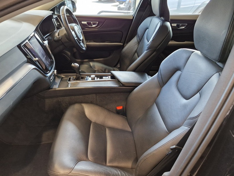 Volvo V60 D3 Momentum Plus - U11709