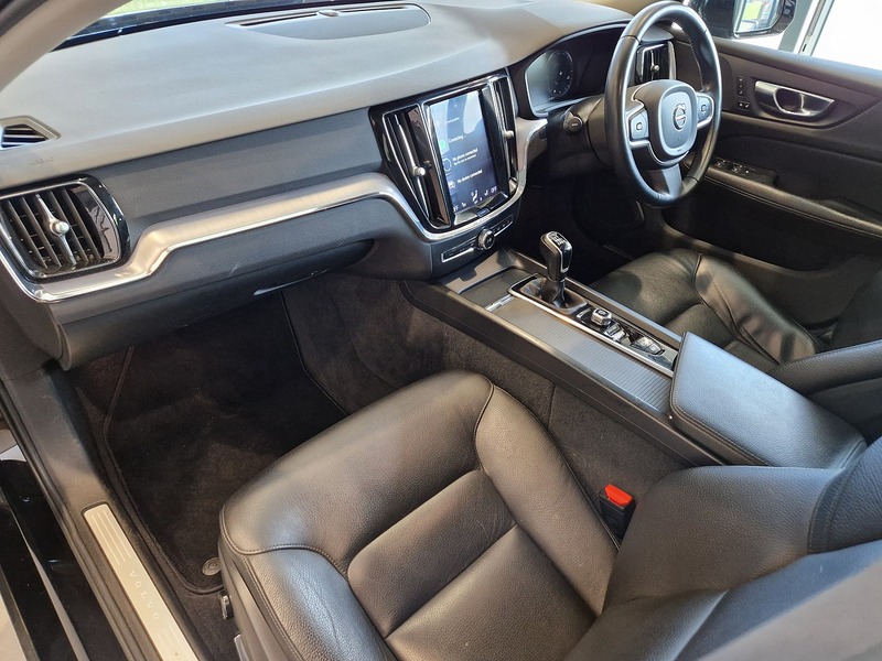 Volvo V60 D3 Momentum Plus - U11709