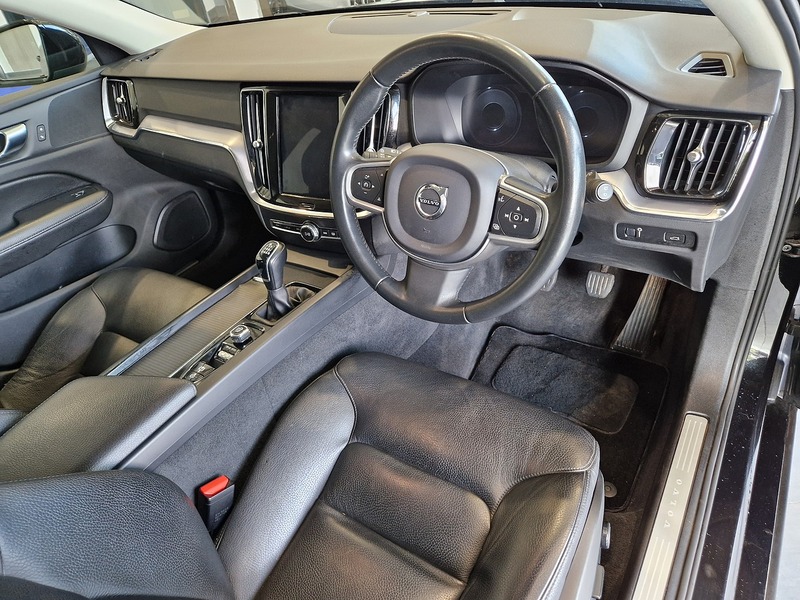 Volvo V60 D3 Momentum Plus - U11709