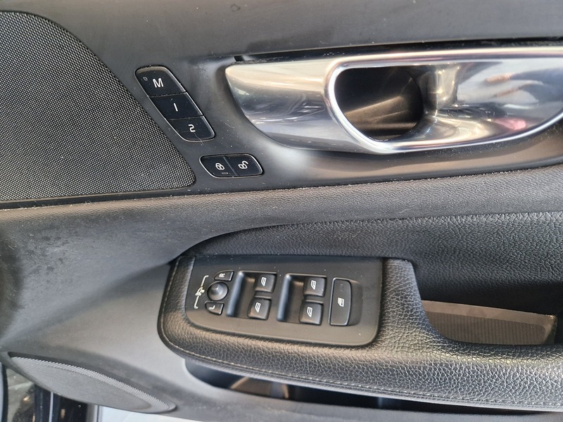 Volvo V60 D3 Momentum Plus - U11709
