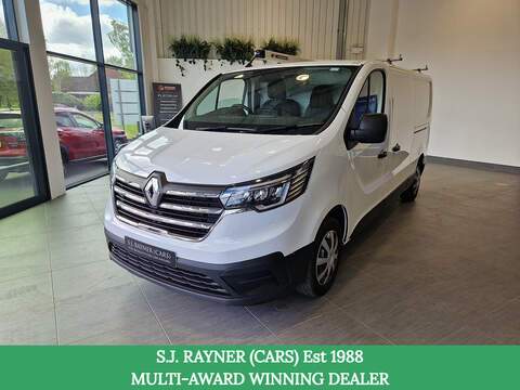 Renault Trafic 2.0 TDI BlueMotion Tech GT Estate 5dr Diesel Manual Euro 6 (s/s) (150 ps)