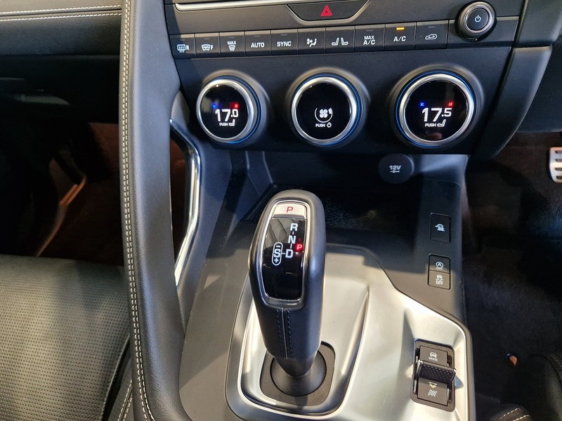 Jaguar E-PACE D240 R-Dynamic HSE - U11736
