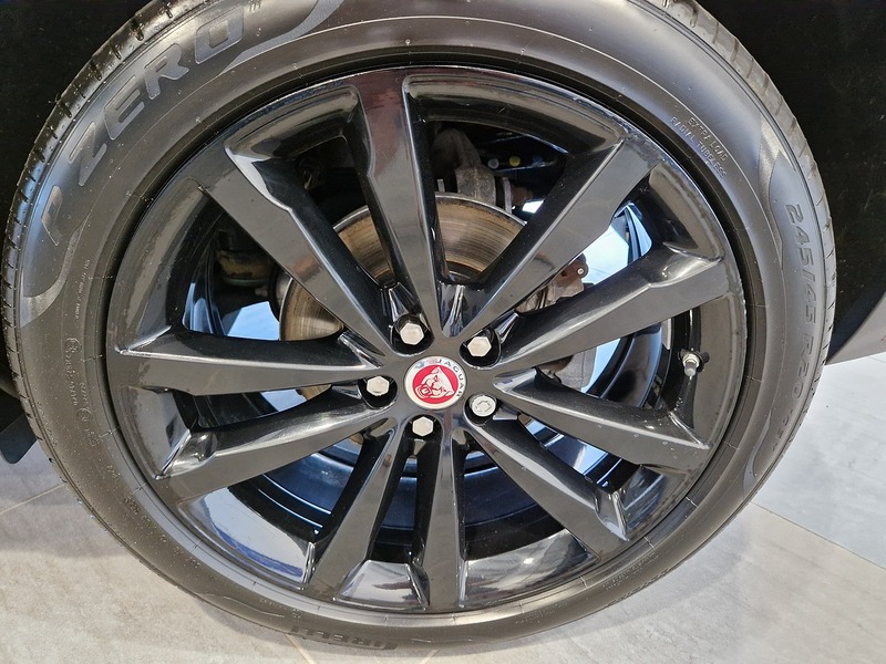 Jaguar E-PACE D240 R-Dynamic HSE - U11736