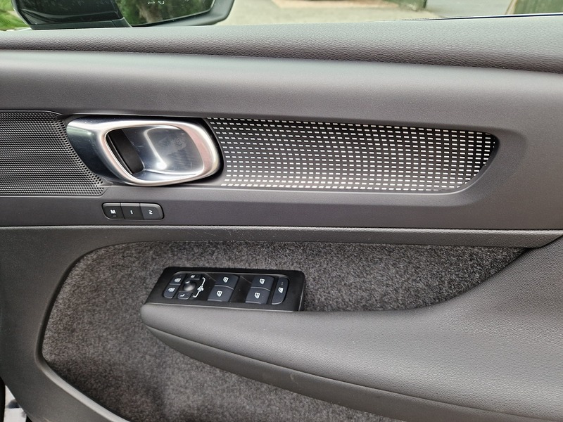 Volvo XC40 h T5 Twin Engine R-Design Pro - U11741