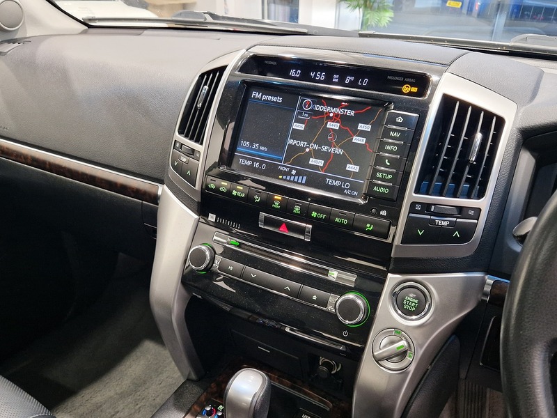 Toyota Land Cruiser D-4D V8 - U11746