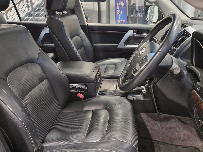 Toyota Land Cruiser D-4D V8 - U11746