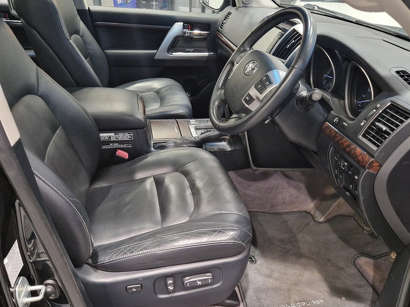 Toyota Land Cruiser D-4D V8 - U11746