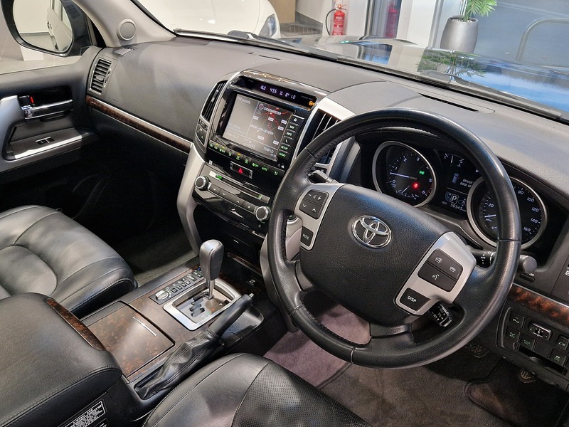 Toyota Land Cruiser D-4D V8 - U11746