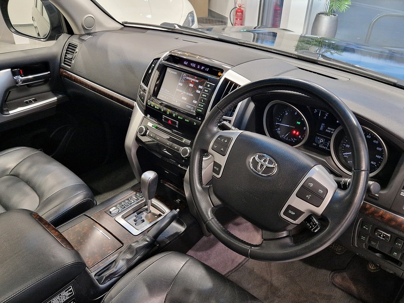 Toyota Land Cruiser D-4D V8 - U11746