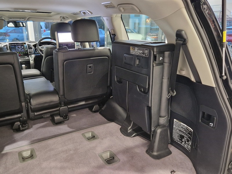 Toyota Land Cruiser D-4D V8 - U11746