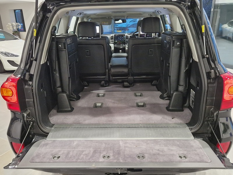 Toyota Land Cruiser D-4D V8 - U11746