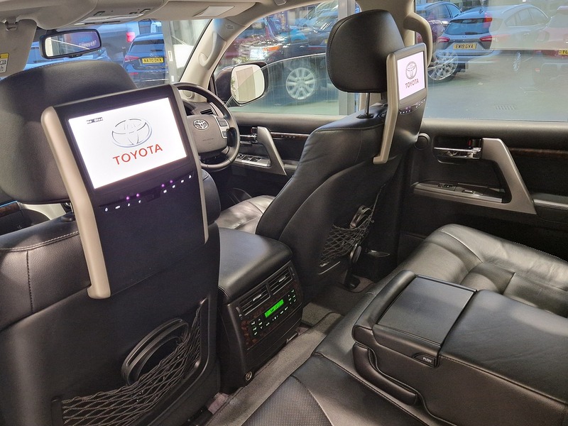 Toyota Land Cruiser D-4D V8 - U11746