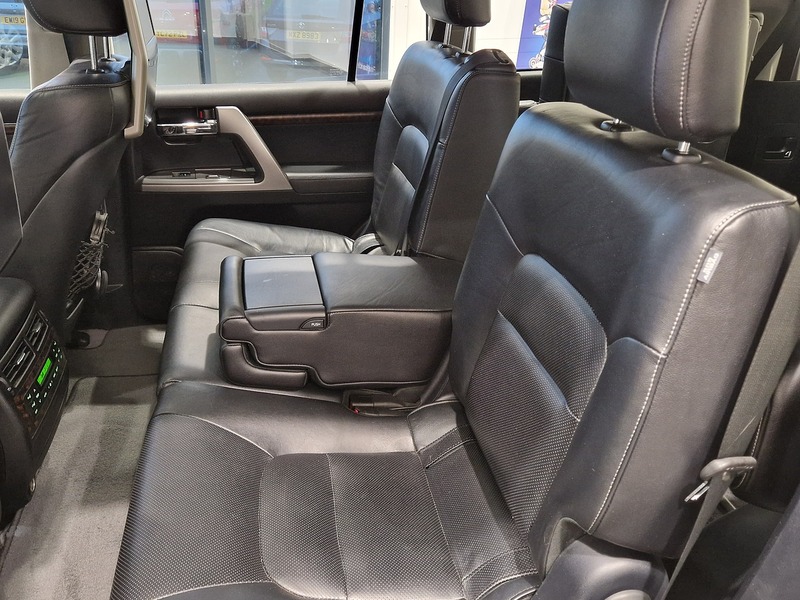 Toyota Land Cruiser D-4D V8 - U11746