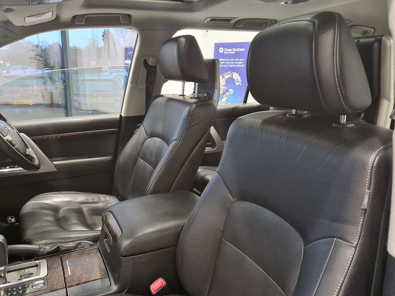 Toyota Land Cruiser D-4D V8 - U11746