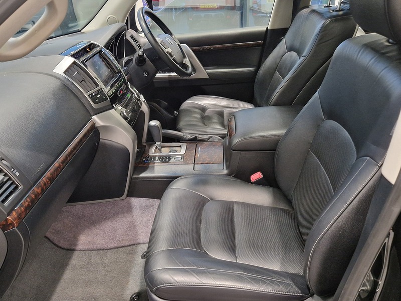 Toyota Land Cruiser D-4D V8 - U11746