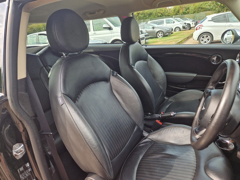 MINI Hatch Cooper D Bayswater - U11748