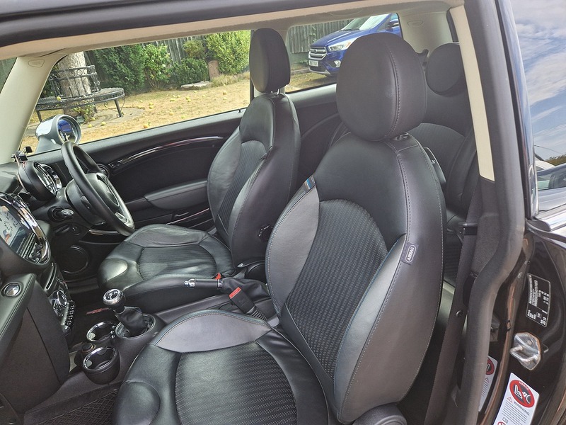 MINI Hatch Cooper D Bayswater - U11748