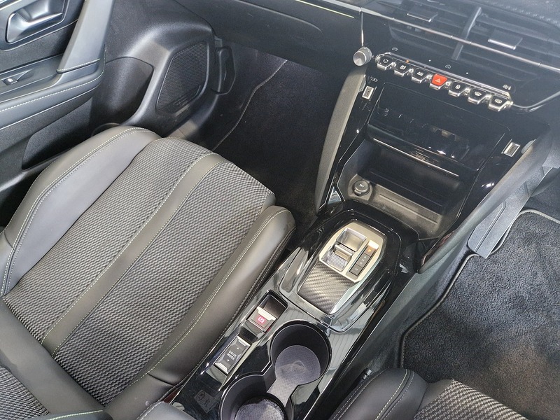 Peugeot 208 PureTech MHEV GT - U11755