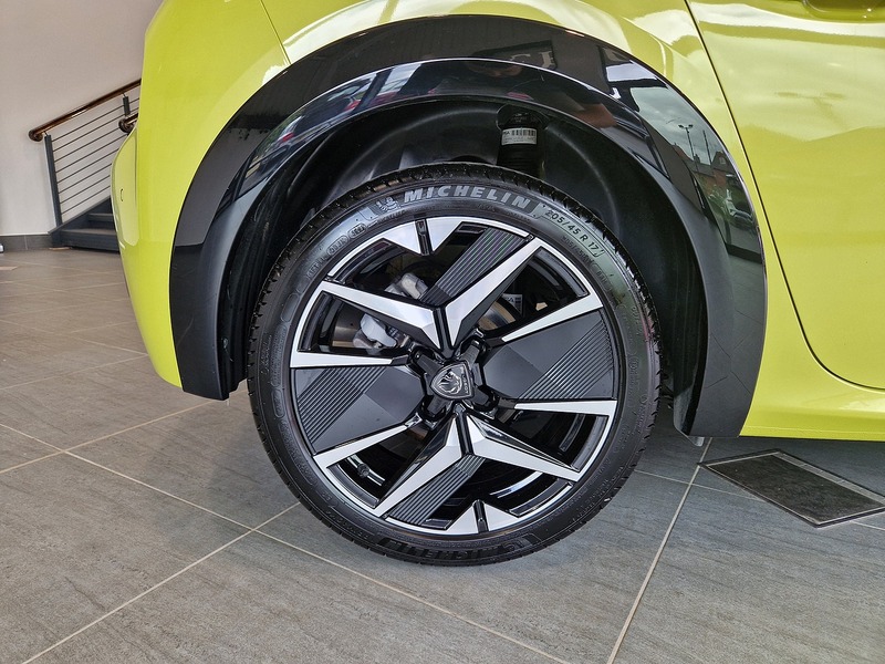 Peugeot 208 PureTech MHEV GT - U11755
