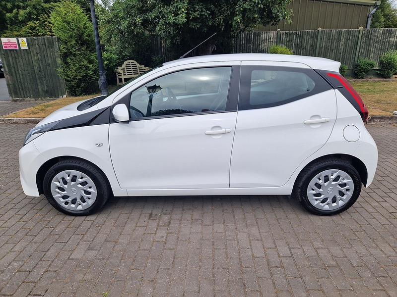 Toyota AYGO VVT-i x-play - U11759
