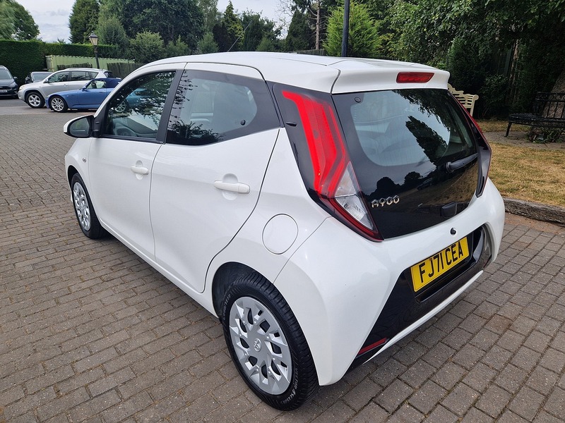 Toyota AYGO VVT-i x-play - U11759