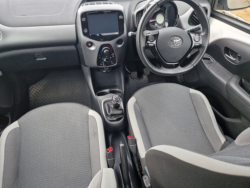 Toyota AYGO VVT-i x-play - U11759