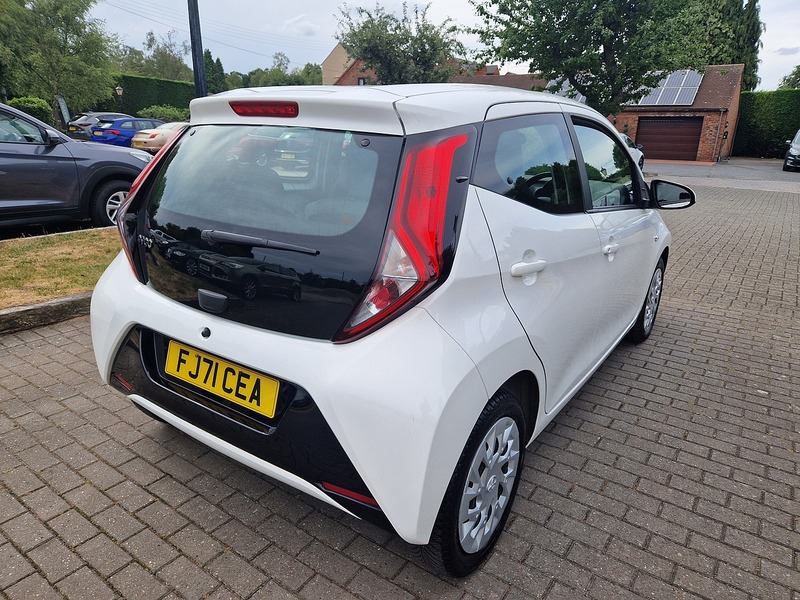 Toyota AYGO VVT-i x-play - U11759