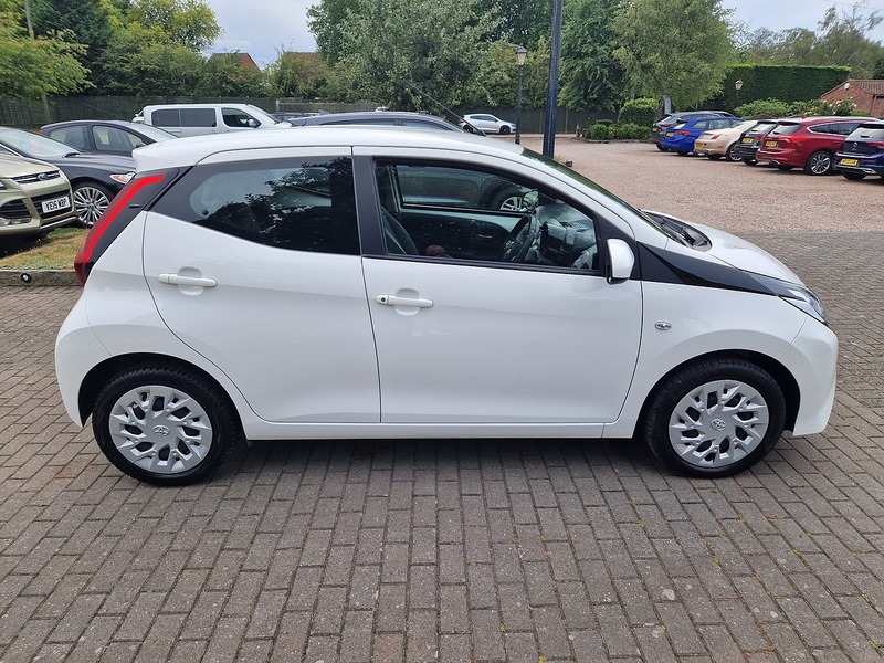 Toyota AYGO VVT-i x-play - U11759