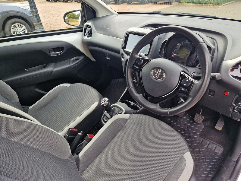 Toyota AYGO VVT-i x-play - U11759