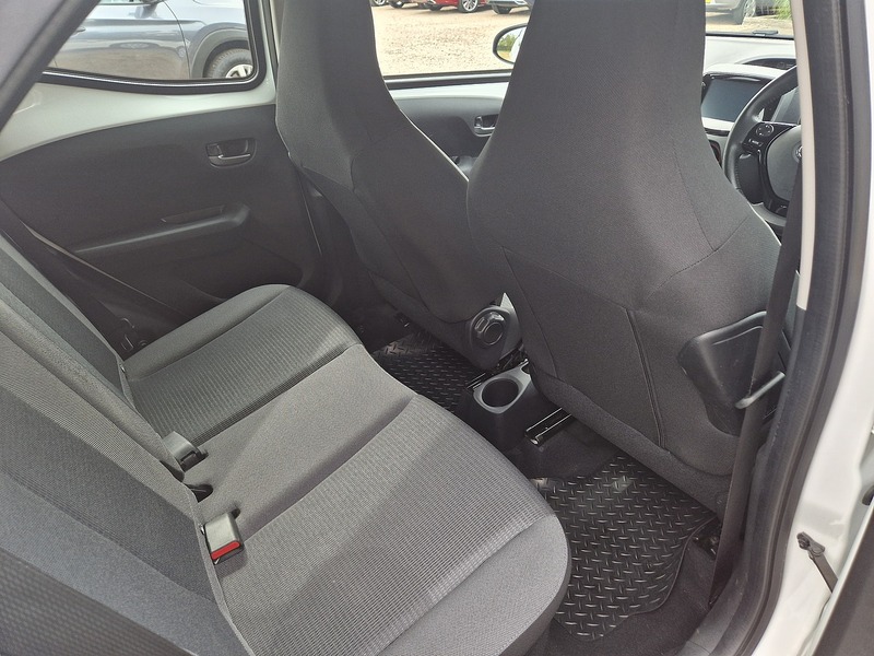 Toyota AYGO VVT-i x-play - U11759