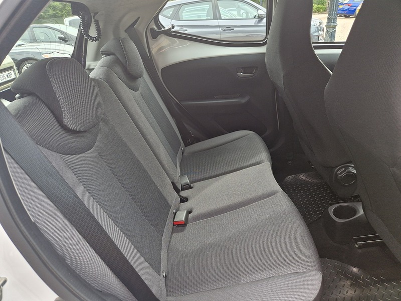 Toyota AYGO VVT-i x-play - U11759